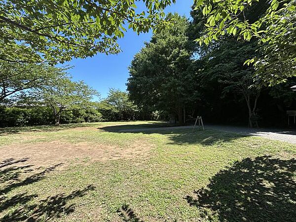 蘆花記念公園 徒歩11分。 850m