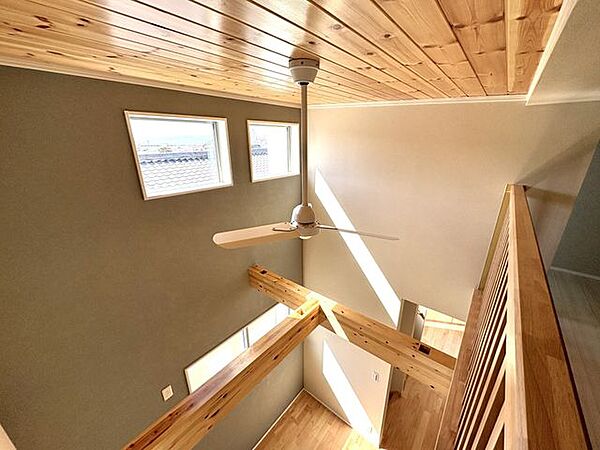 木目の温かみを感じられる住まい。