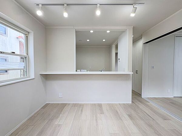 家族と会話を楽しみながらお料理出来ますね♪※生成AIによるイメージです。家具・植物・小物等は販売価格に含まれません。