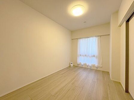 落ち着いた内装なので寝室にも子供部屋にも◎