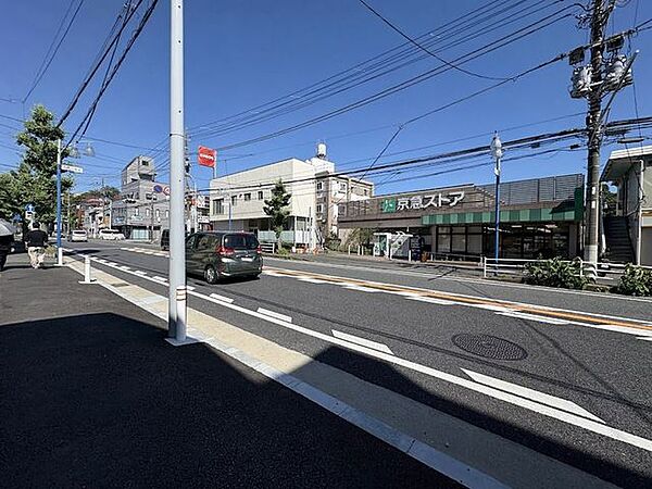 前面道路。車でのご移動もスムーズです