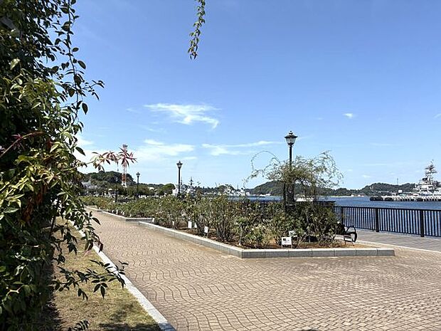 ヴェルニー公園まで車で10分 5.3km