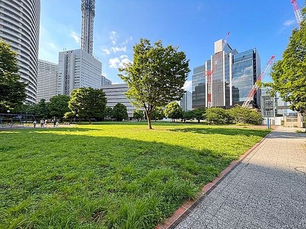 高島中央公園 徒歩4分。 320m