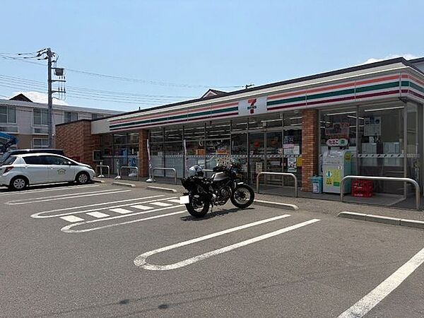 セブンイレブン横須賀長井3丁目店 徒歩12分。 920m
