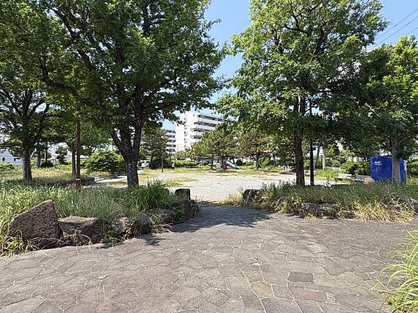 近所の遊び場「長井岡崎公園」（約55ｍ）