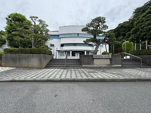 葉山町役場 徒歩5分。 370m