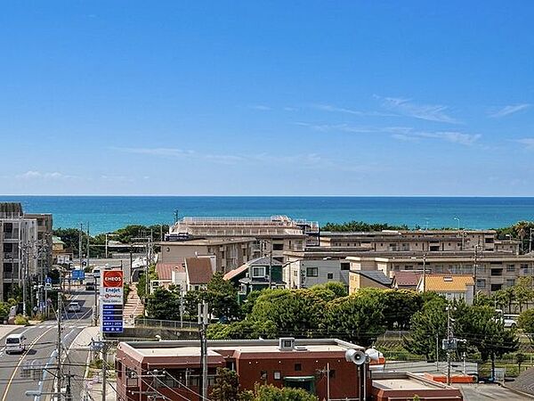 肉眼サイズで見る海。※青空、海の色部分は一部AI加工です。
