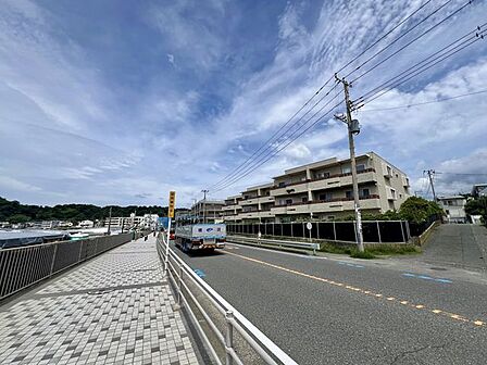 134号線沿いに位置するロードサイド。