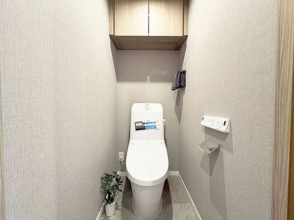 収納付きのトイレスペース。