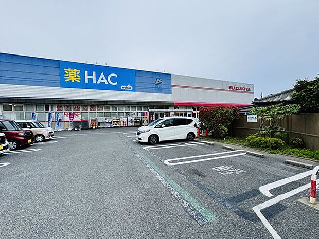 スズキヤ葉山店 徒歩14分。 1050m