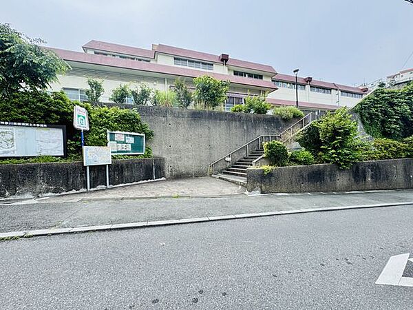 小坪小学校 徒歩10分。 740m