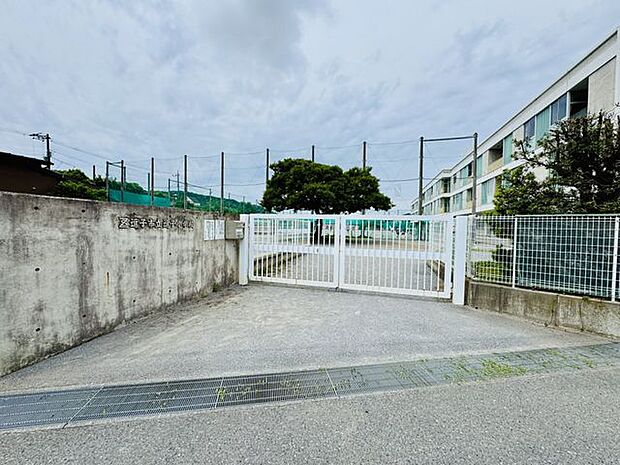 逗子小学校 徒歩9分。 670m