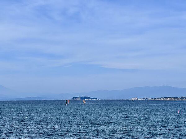 夕暮れ時の森戸海岸は格別☆　車で8分　約2.3km