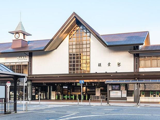 JR横須賀線「鎌倉駅」 徒歩27分。車で10分 約2.2km 2140m