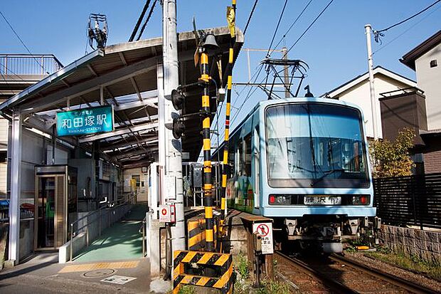江ノ島電鉄線「和田塚駅」 徒歩24分。車で7分 約1.8km 1860m