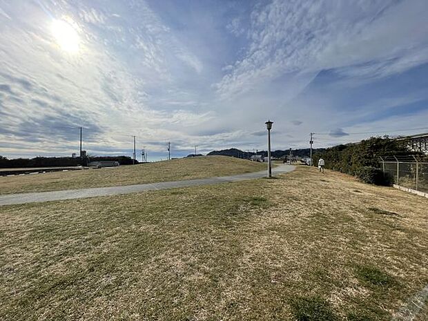 鎌倉海浜公園 徒歩22分。車で6分 約1.7km 1750m