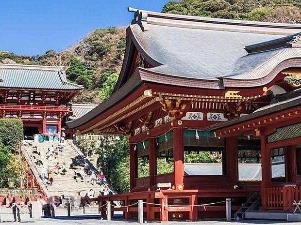 鶴岡八幡宮まで車で15分 約3.2km初詣や小町通り散策も楽しめますね♪