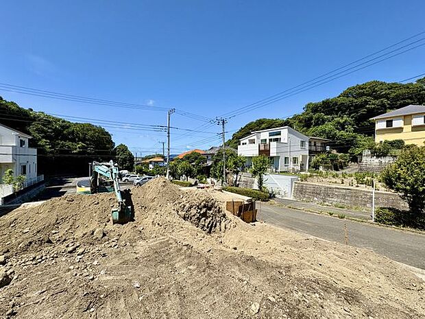 カースペースは車種により並列3台分。