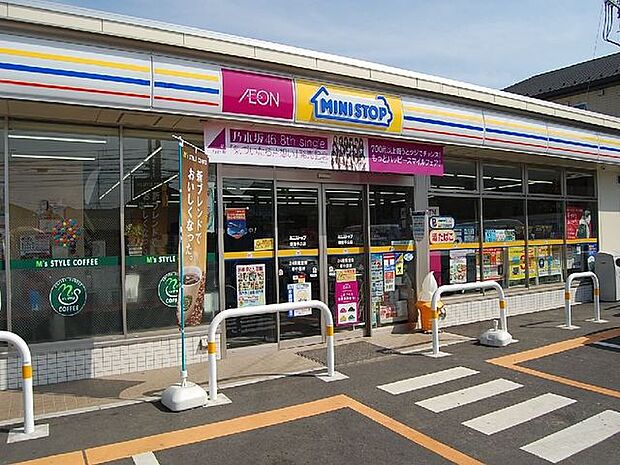 ミニストップ 鎌倉手広店 徒歩13分。 1010m