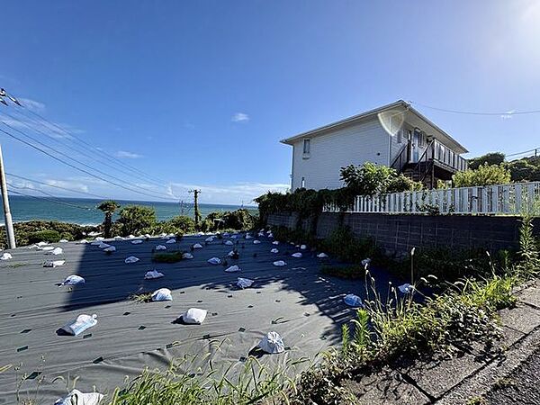 約78坪の敷地。南傾斜につき陽当り・通風ともに良好です