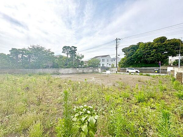 ゆとりのある敷地だから庭やガレージなどイメージが広がりますね！