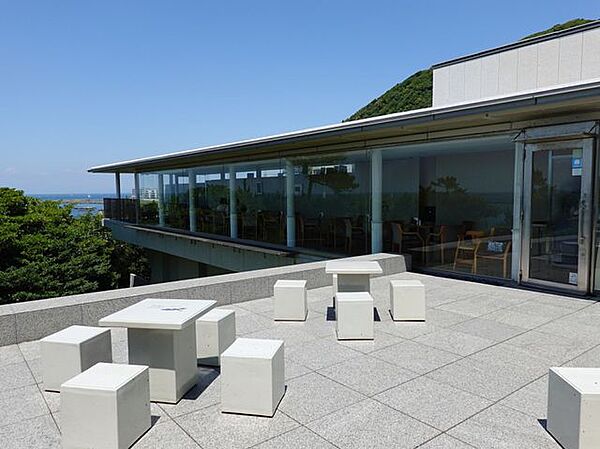 ゆっくりアートを楽しむ週末もいいですね☆　神奈川県立近代美術館 葉山館まで車で6分1.7km