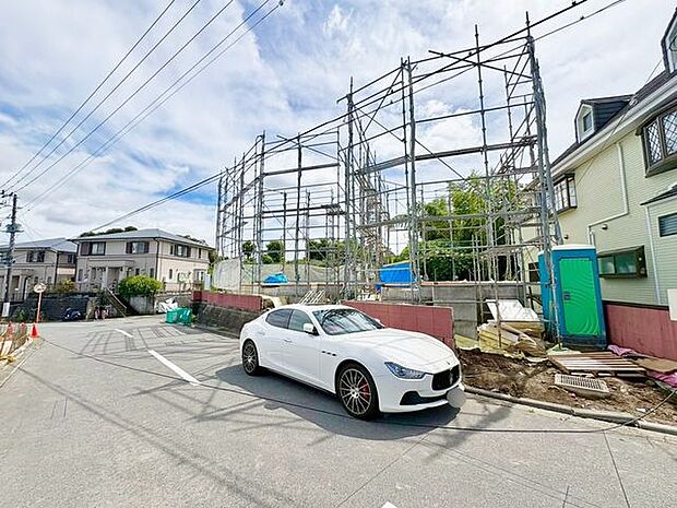 前面道路約6.5mで車の出し入れもスムーズな好立地