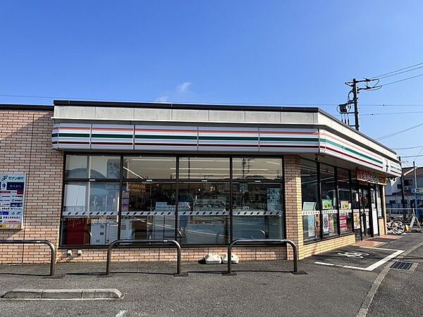 セブイレブン逗子5丁目店 徒歩10分。 730m
