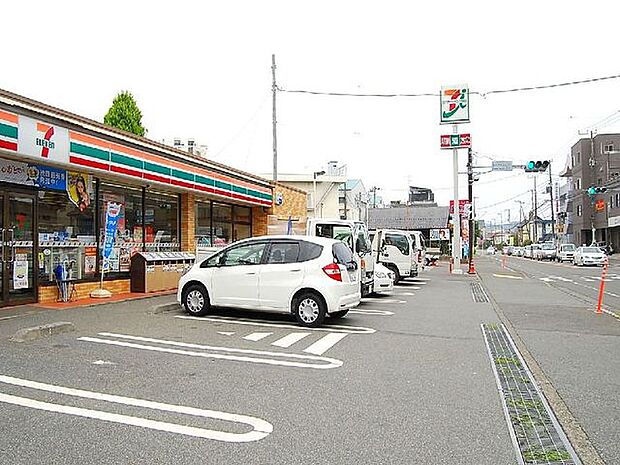 セブン-イレブン 鎌倉手広西店 徒歩3分。 240m
