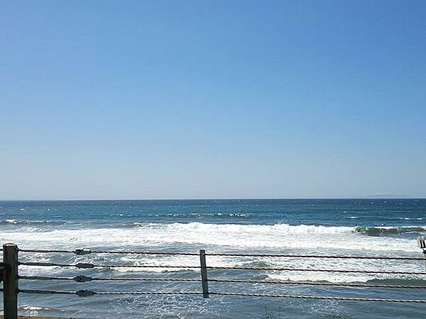 海と山の美しさが日常にあるのが鎌倉暮らしの醍醐味ですね（鎌倉高校前まで車で28分、約8.5km）