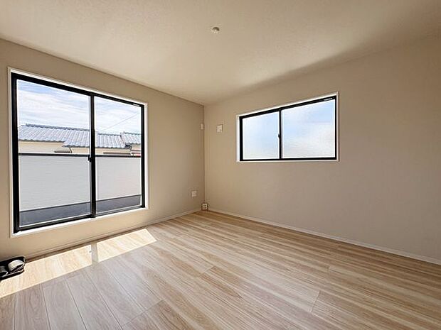 家具も配置しやすい主寝室にピッタリのお部屋です。