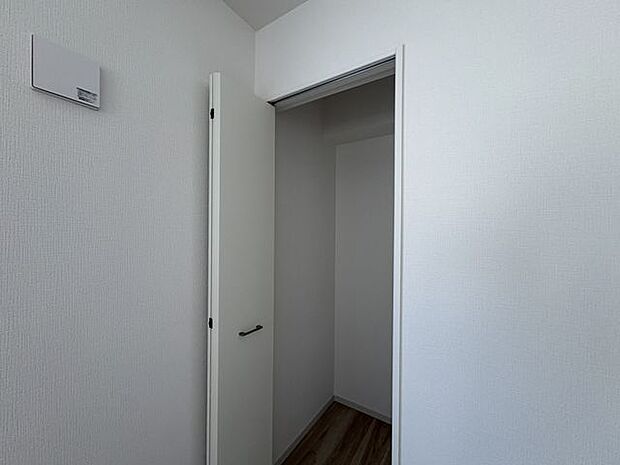 クローゼット付きで部屋を最大限有効に使えますね！