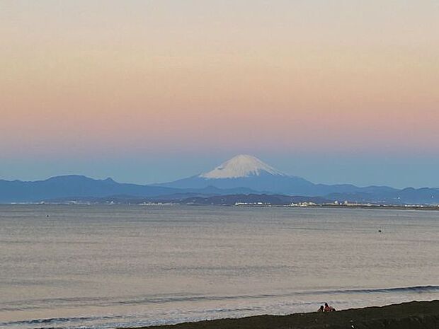 海を眺めながらゆっくりする休日もいいですね！鵠沼海岸まで車で8分　2.5km