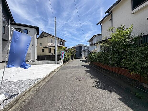 第一種低層エリアの閑静な街並みに佇む邸宅です。