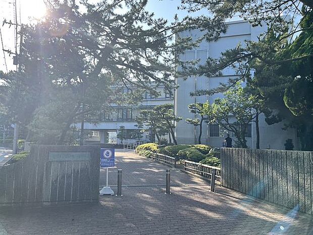 逗子開成学園 徒歩71分。 5650m