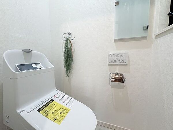 トイレは2ヶ所ございます。