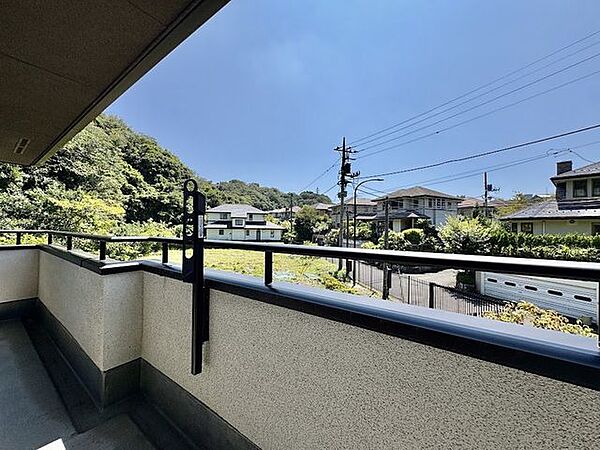 広い青空が映えます。お布団干しもバッチリですね。