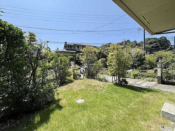 広いお庭は家族との時間の名脇役。思い出に残る風景です。