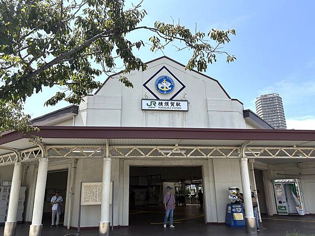 JR「横須賀」駅 車で19分 約10.8km 8860m