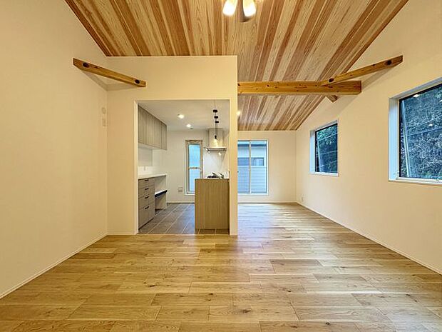 角地ならではの窓の多さ。