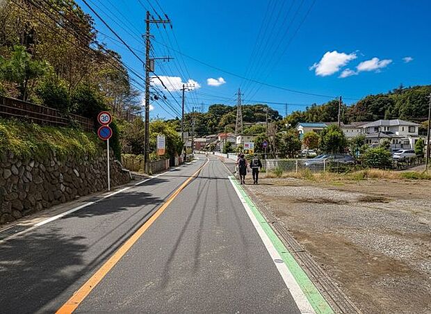 見通しも良い前面道路です。