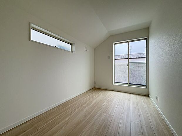 ウォークインクローゼットとバルコニーを備えたお部屋