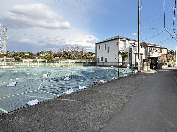 前面道路もしっかり舗装されており見通し良好です。