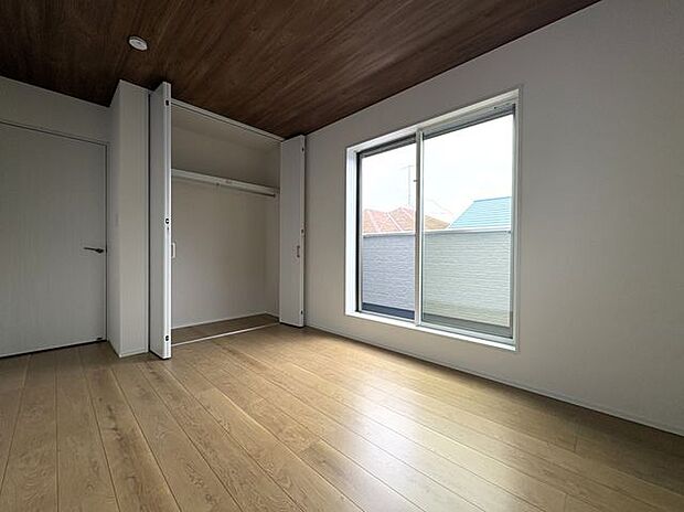 2部屋から出入り可能なワイドバルコニーがついたお部屋です◎