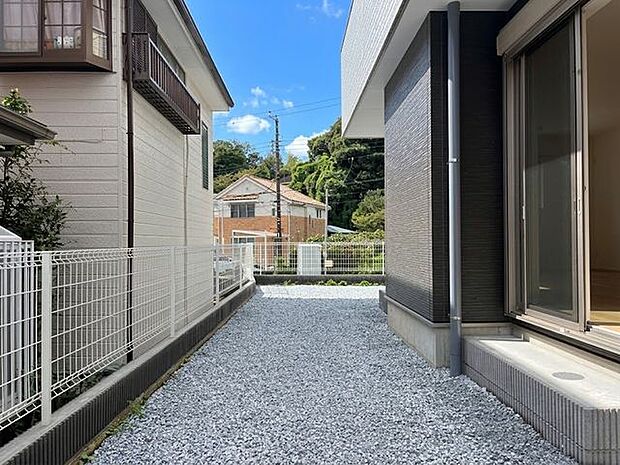 夏はビニールプールや花火、冬は雪ダルマを作ったり楽しめるスペースですね!