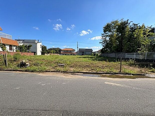 見通しの良い前面道路です。