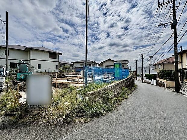 角地で解放感があります。