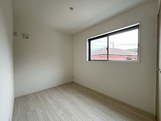 やさしい光が、毎日に穏やかな時間を運んでくれるお部屋