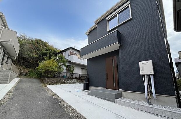 青空が似合う外観