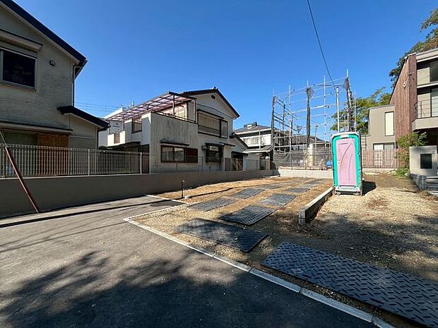 南道路に面し、東側には隣地通路があるため、まるで角地のような開放感。